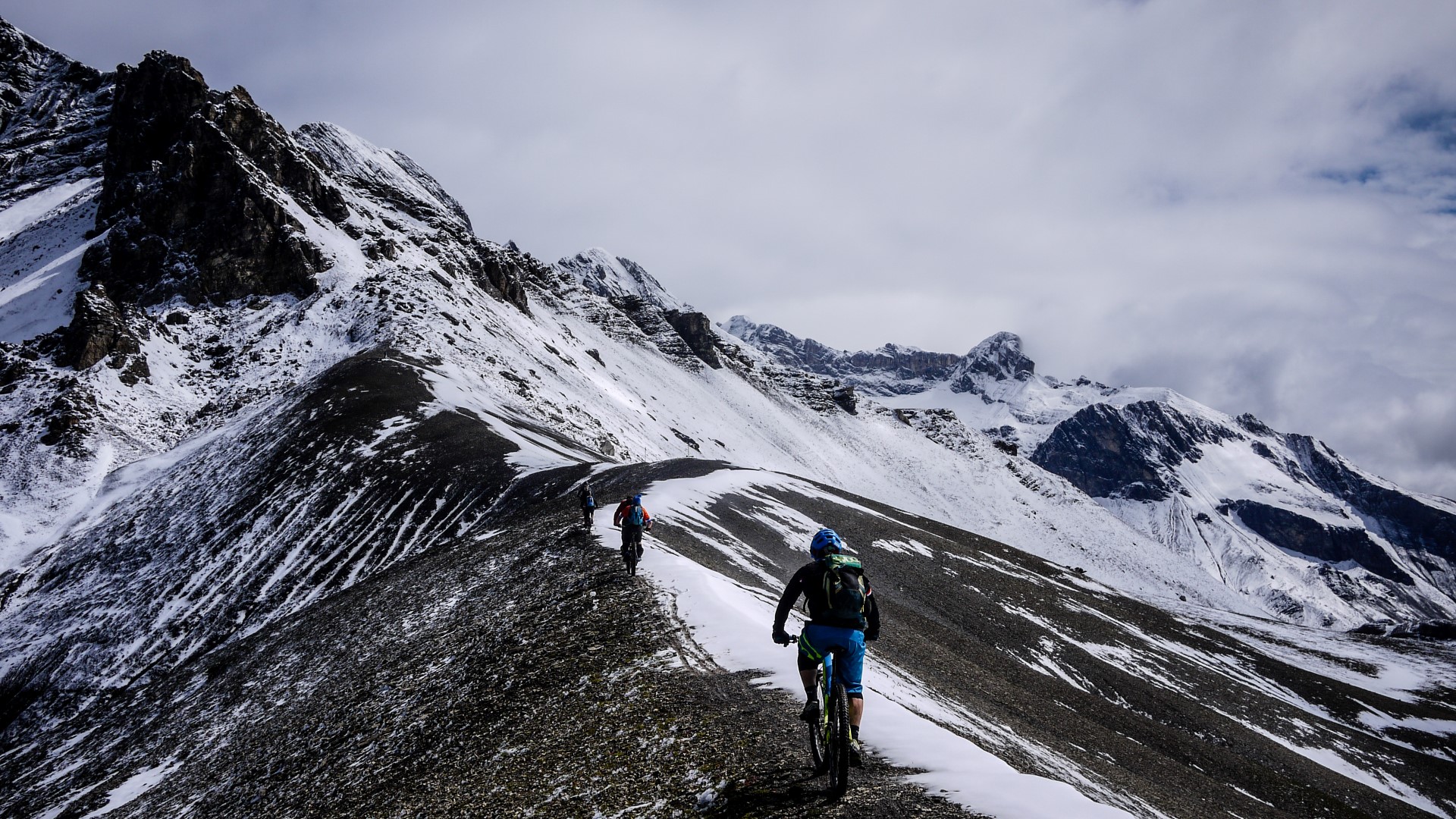 Aventure Enduro entre Sanetsch, Sex Rouge et Audannes