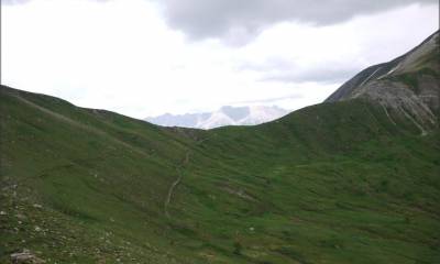 Vue sur le col depuis la crête de Cheiroueche