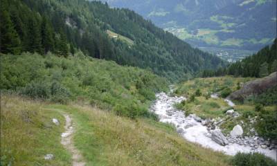Le sentier le long de la Ferrera 