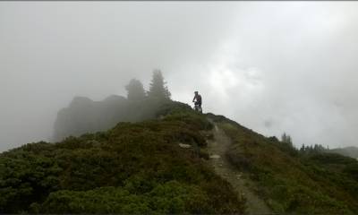 Merci au brouillard pour cette splendide prise de vue !