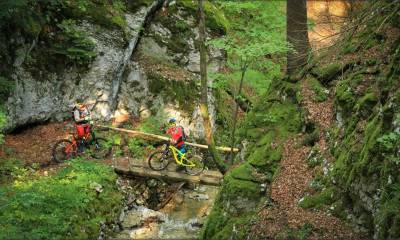 On repasse sur la rive droite par le petit pont