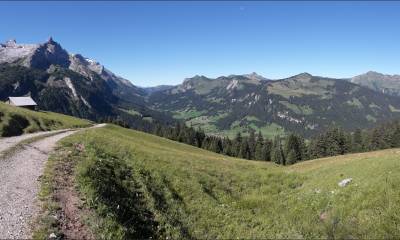 Pendant la montée, vue sur le Pillon.