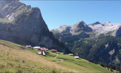 Vorderi Wispile et le Sanetsch au fond